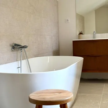 Les Jardins De Salvador - 2 Bedrooms & Terrace *
